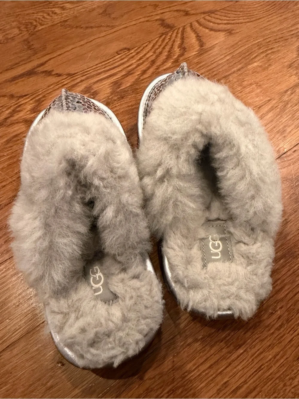 UGG Kids Silver Metallic Sparkle Faux-Fur Cuff Slip-On Slippers